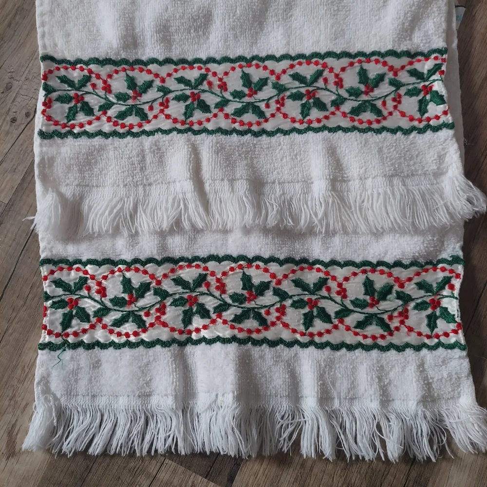 70s 80s Vintage Holiday Hand Towels Christmas Tree Santa Holly Mistletoe